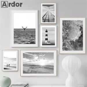 Affiche de phare, baleine, plage, mer en noir et blanc